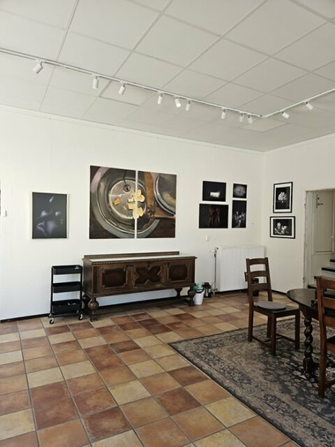 en vägg på enomis galleri