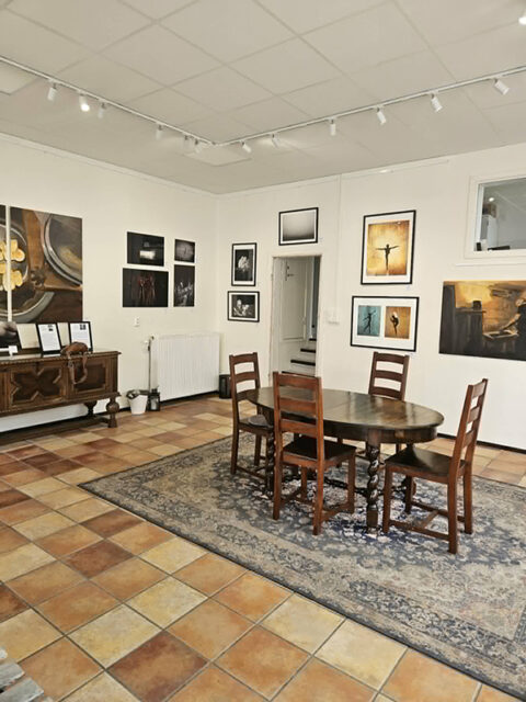 En vägg på enomis galleri
